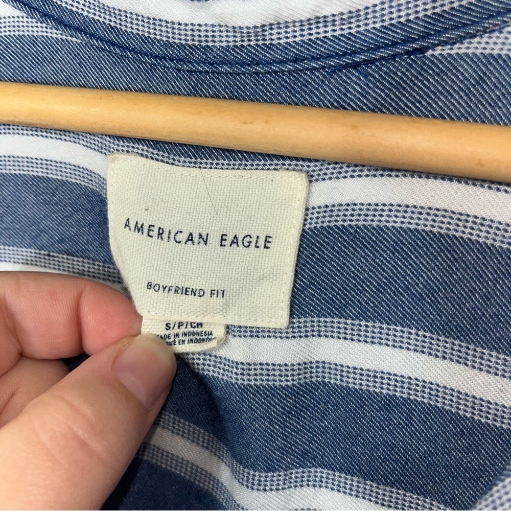 American Eagle boyfriend fit Women’s Blue Stone Wash Stripe Button Down - Picture 6 of 6